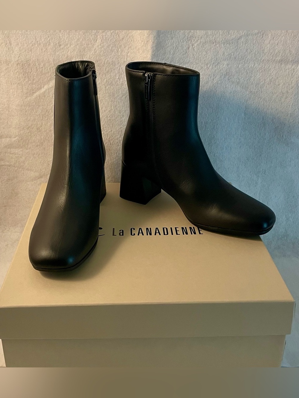 La CANADIENNE Black Leather Square-Toe Ankle Boots - Jensen - Size 6